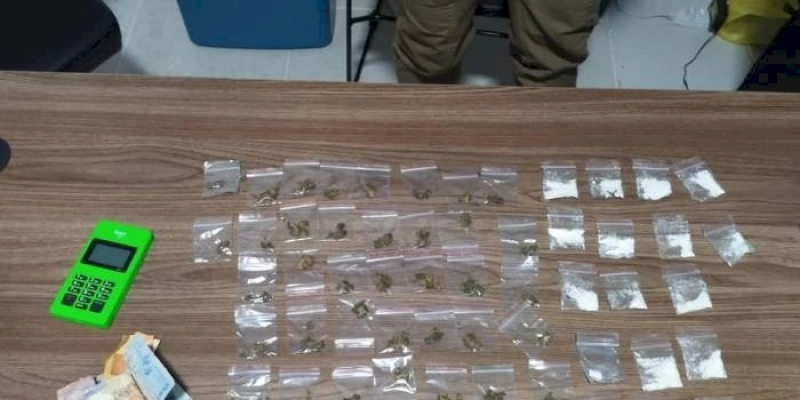 Suspeito de tráfico é flagrado com drogas e maquineta de cartão em desfile das Virgens de Tambaú