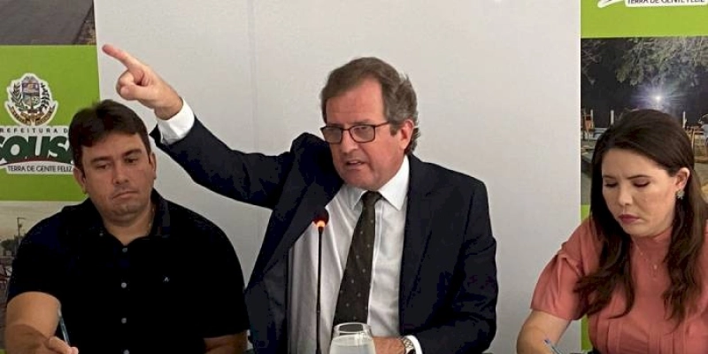 Prefeito Tyrone anuncia aumento de 15% aos servidores municipais em Sousa