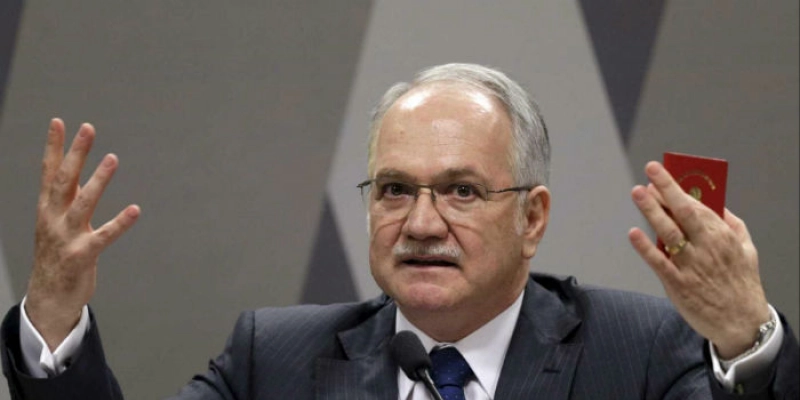 Ministro Fachin nega pedido de Lula para afastar impedimento à candidatura; Veja