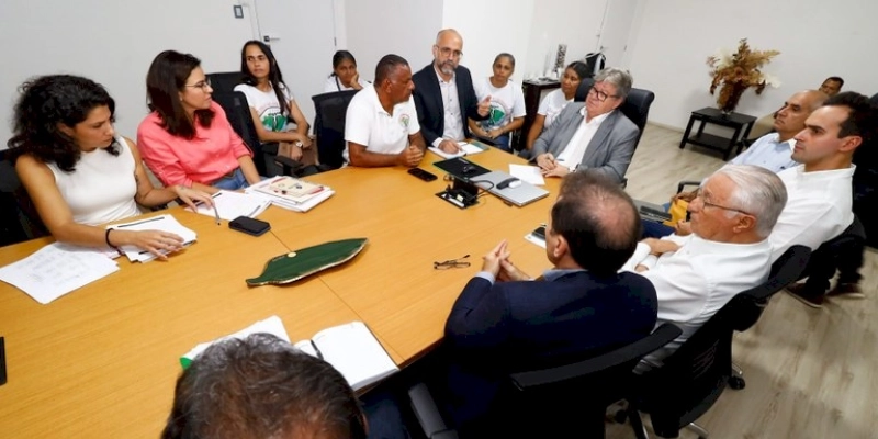 João Azevêdo recebe representantes do MAB e discute andamento do Projeto Agrovila Águas de Acauã