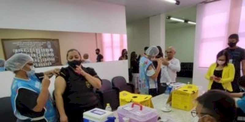 Servidores e magistrados de Campina Grande são imunizados contra Influenza A e B