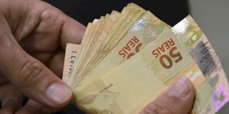 Salário mínimo: especialistas afirmam que reajuste pode aumentar desemprego e inflação