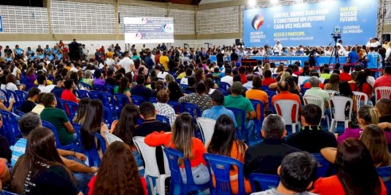 João Azevêdo participa do ODE em São Bento, discute prioridades da população e entrega benefícios à região