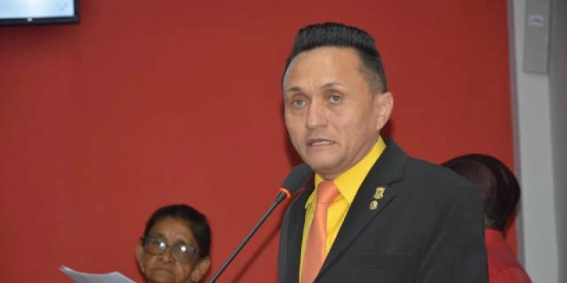 “Prefeito que não paga salário dos funcionários não tem meu respeito”; Professores estão com dois meses em Cajazeiras, diz Vereador