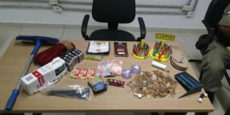 Polícia prende dupla suspeita de arrombamento