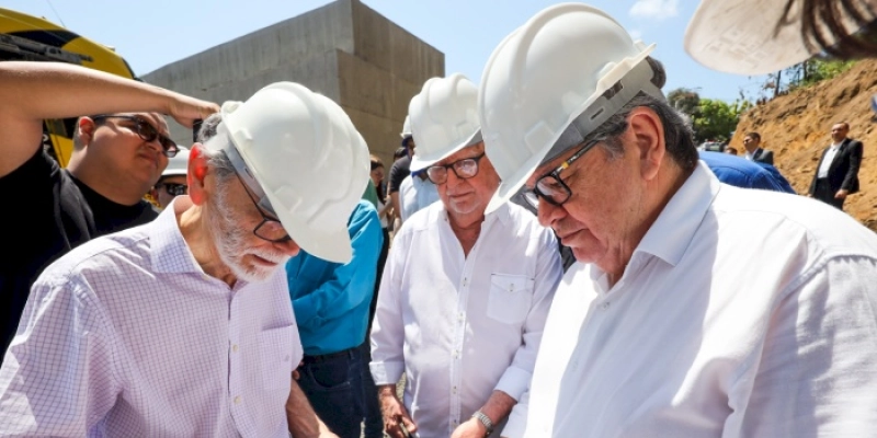 João Azevêdo inspeciona obras das Três Ruas, nos Bancários, e destaca importância do investimento para a mobilidade urbana de João Pessoa