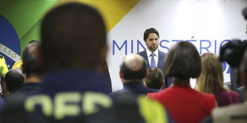 Governo quer reduzir mortes no trânsito pela metade em 10 anos