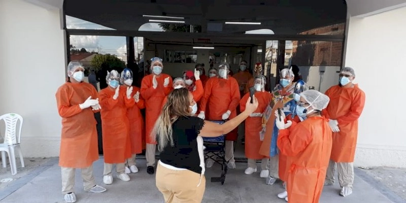 Após um ano: primeira paciente grave de Covid-19 a ter alta no Hospital de Clínicas relembra recuperação