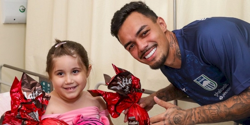 Pacientes do Hospital de Trauma de Campina Grande recebem visita de atletas do Serra Branca na programação da Páscoa