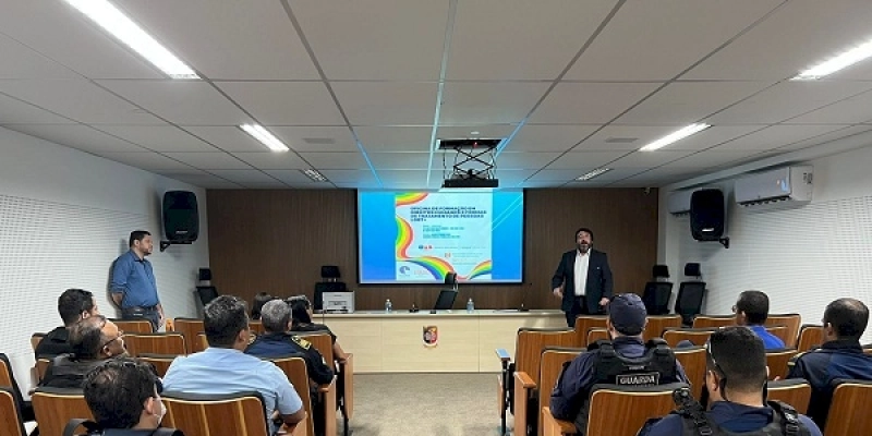 Oficina capacita guardas civis em direitos humanos e tratamento de pessoas LGBT+