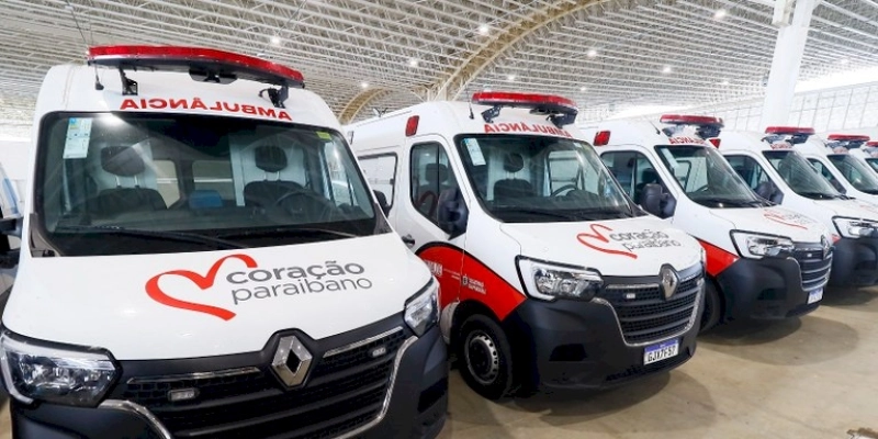 João Azevêdo entrega mais uma UTI aérea e 40 ambulâncias e fortalece interiorização dos serviços de saúde