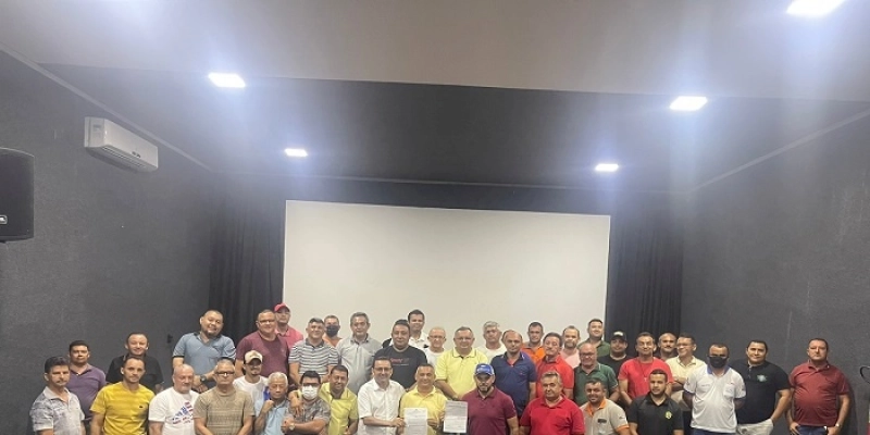 Radamés comemora sanção de Projeto de Lei que beneficia os taxistas de Sousa na aquisição de veículos