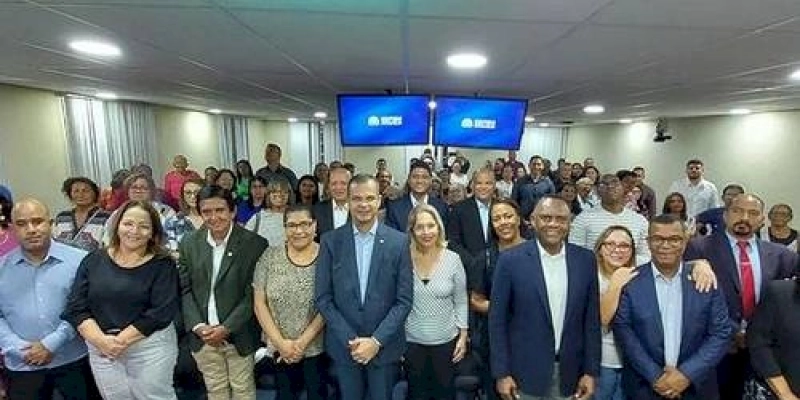 Em Recife,  Jutay Meneses participa de palestra com o tema inclusão digital: benefícios e cuidados com o acesso à internet