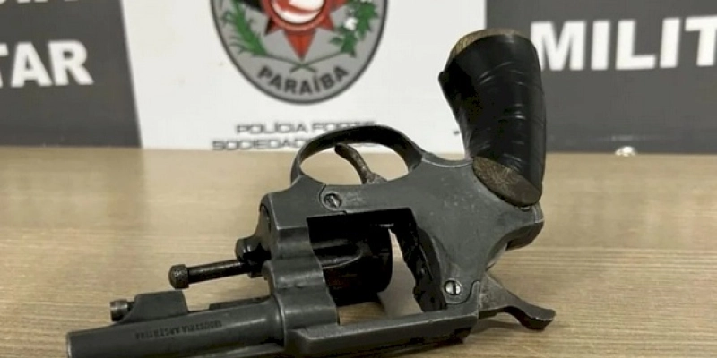 Polícia Militar efetua prisão de homem por porte ilegal de arma de fogo, na Paraíba