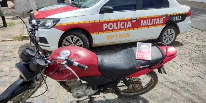 Polícia recupera motocicleta que foi roubada em Pombal e estava em poder de menor de idade 