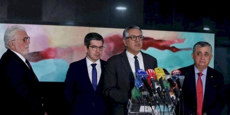 União Brasil deve reavaliar indicações de ministros, diz Padilha