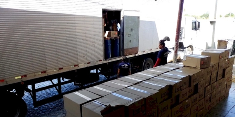 SEFAZ-PB faz apreensões de cargas com óleo lubrificante e camarão com irregularidade no Sertão