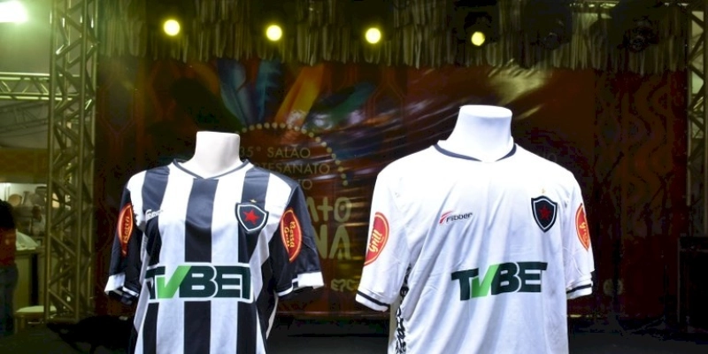 Salão do Artesanato expõe e comercializa uniforme do Botafogo da Paraíba com homenagem à renda renascença