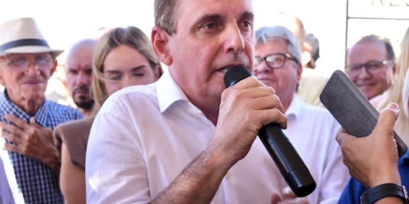 Deputado Chico Mendes comemora 1.º voo comercial da Azul para Cajazeiras; “uma nova realidade”