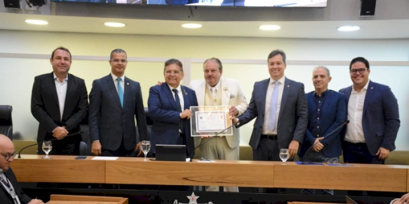 ALPB concede título de cidadão paraibano ao chef Erick Jacquin; Proposta foi do deputado Júnior Araújo