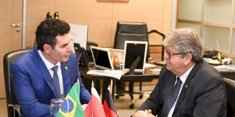 João Azevêdo pede liberação das obras da barragem Cupissura e de habitação ao ministro das Cidades