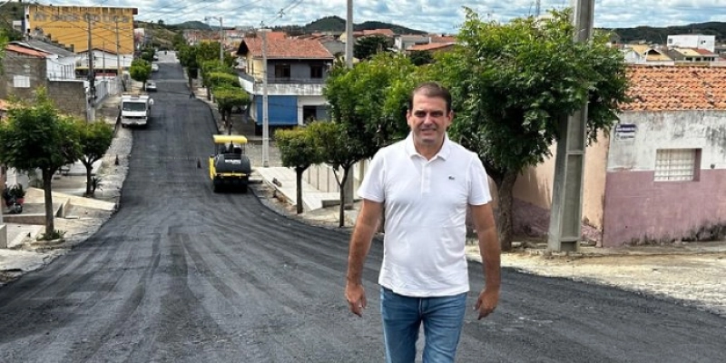 Bal Lins comemora nova etapa de pavimentação asfáltica de Travessias Urbanas de São José de Piranhas