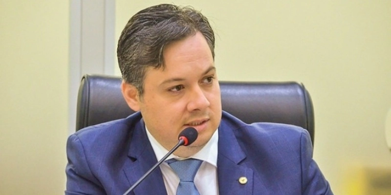 Júnior Araújo suspeita que demissões de secretários em Cajazeiras podem ter motivações de atos de corrupção, e explica a prisão do homem errado; Vídeo 