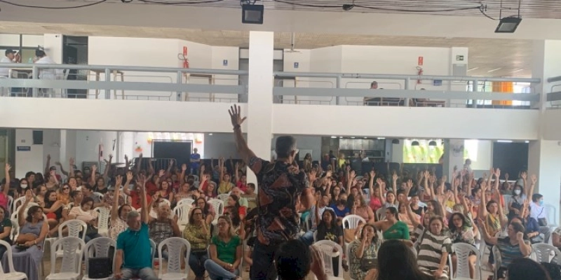 Bruno não dialoga com categoria, professores aprovam indicativo de greve, e ato público em Campina Grande