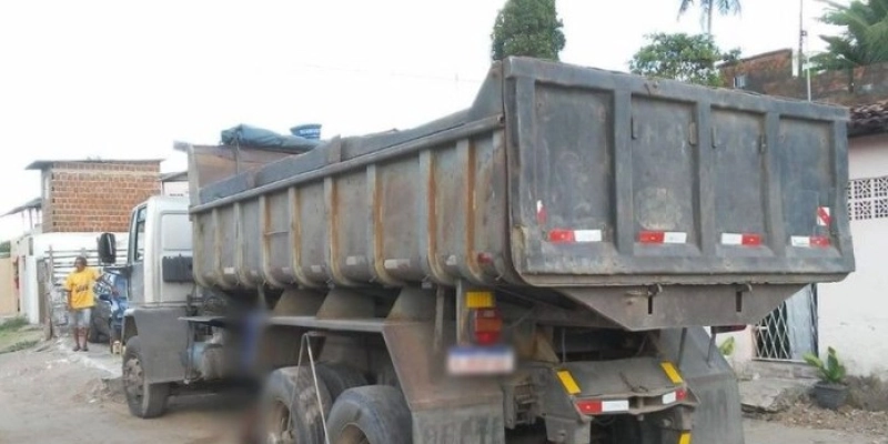 Idoso morre, após ser esmagado por caçamba de caminhão na Paraíba; veja