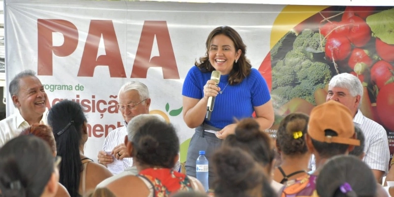 Pollyanna Dutra entrega 30 toneladas de alimentos no lançamento do PAA em Itabaiana