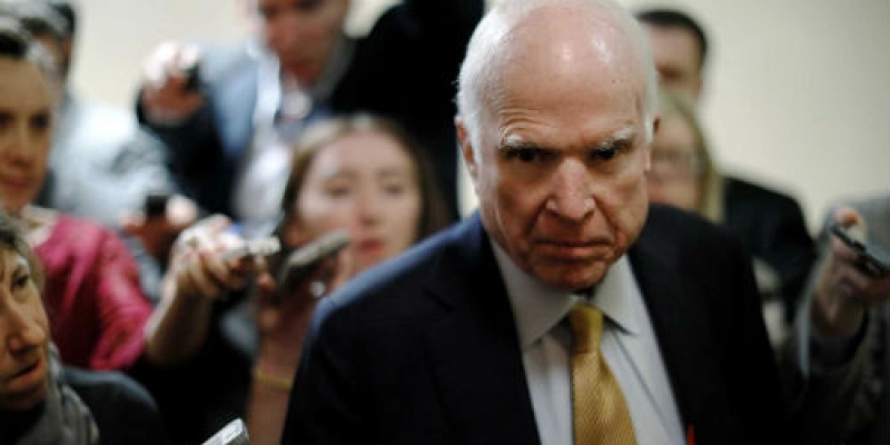EUA são uma nação de ideais, não de sangue e terra, diz McCain em carta