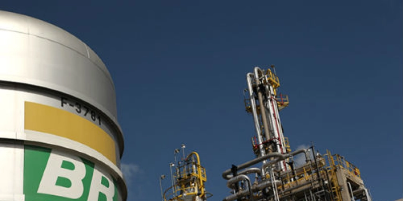 Congresso aprova crédito para Petrobras e viabiliza leilão do pré-sal