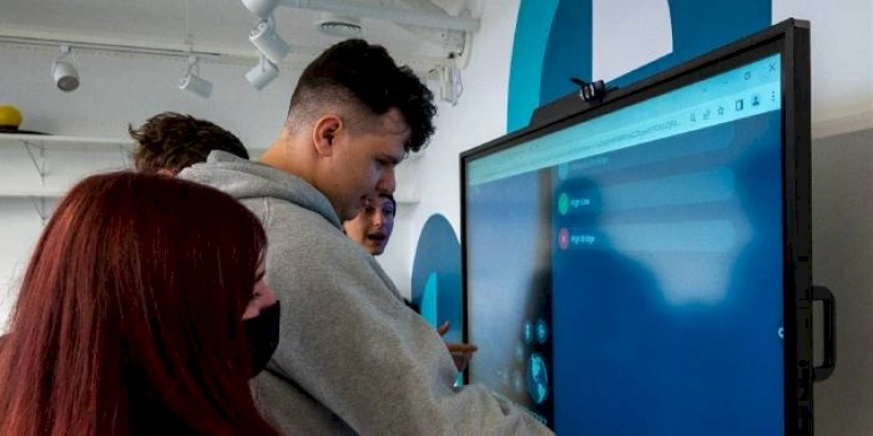 Inteligência artificial concilia conhecimento humano e tecnológico em sala de aula