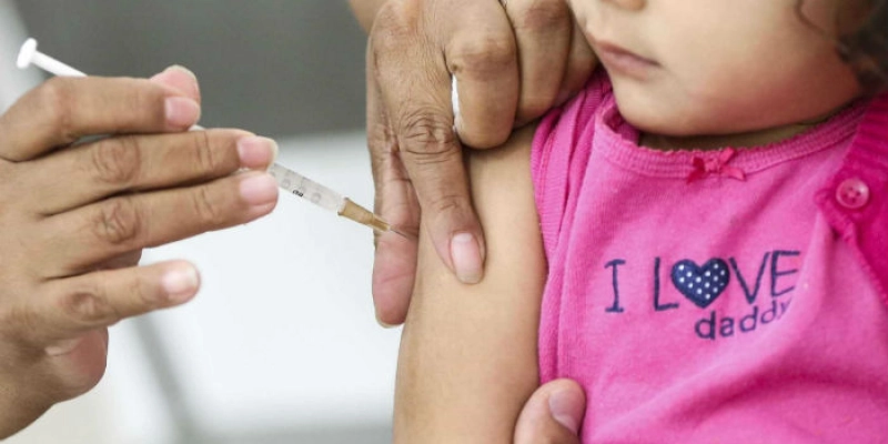 Campanha contra sarampo e pólio vacina 85% das crianças brasileiras