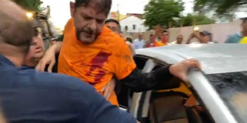 Senador Cid Gomes tenta entrar em batalhão da polícia com retroescavadeira e é baleado