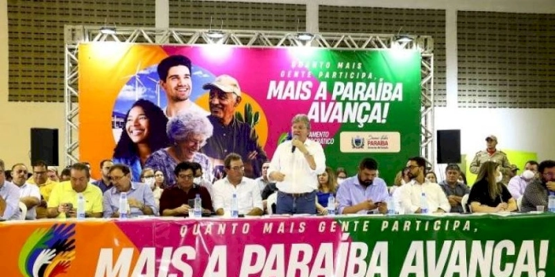 Em Sousa, Azevêdo presta contas, entrega créditos do programa Empreender, e ouve reivindicações da população; Fotos