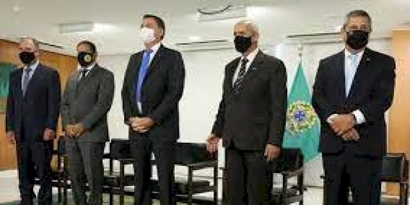 Jair Bolsonaro dá posse a seis ministros