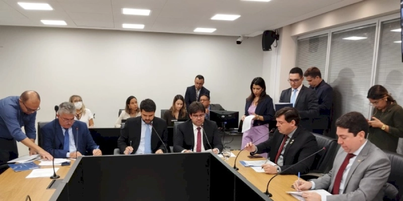 CCJ aprova projeto que garante à pessoa com deficiência acesso em prédios públicos com animal