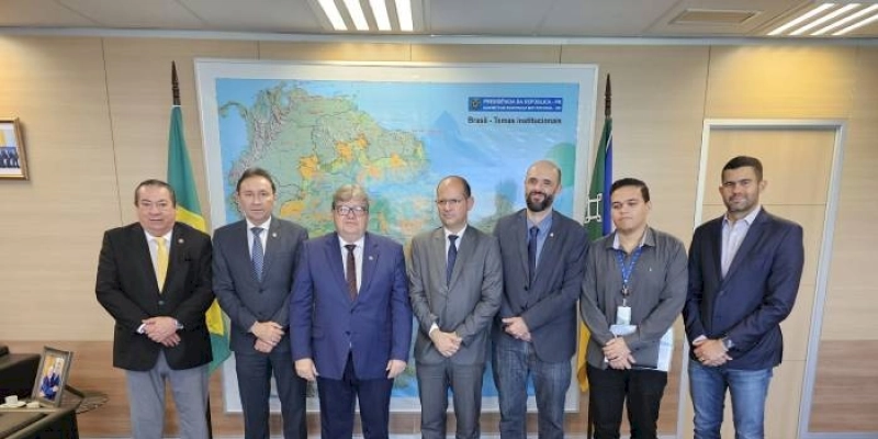 João Azevêdo pleiteia início das obras do terceiro lote do canal Acauã-Araçagi no Ministério da Integração e do Desenvolvimento Regional