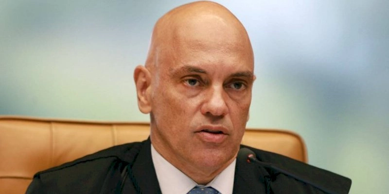 Alexandre de Moraes determina depoimento presencial do presidente