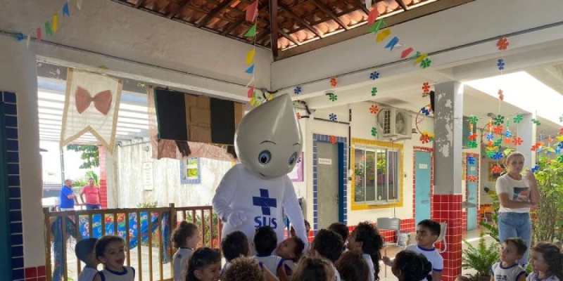 Paraíba vacina crianças menores de 5 anos contra a poliomielite em escolas e creches em todo o Estado