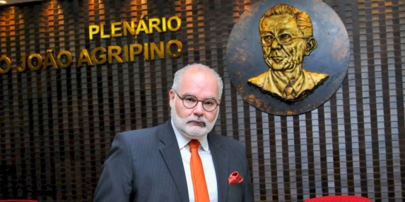 Após lista tríplice, governador nomeia novo procurador-geral do Ministério Público de Contas