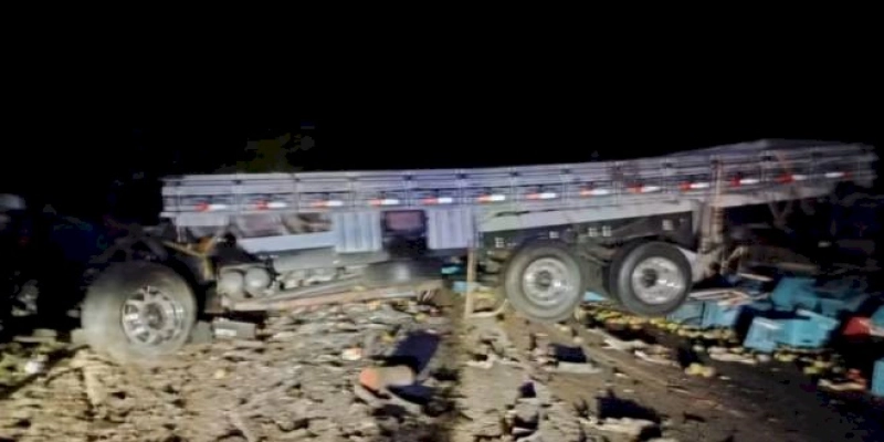 CHOCANTE - Acidente entre ônibus e caminhão deixa 25 mortos