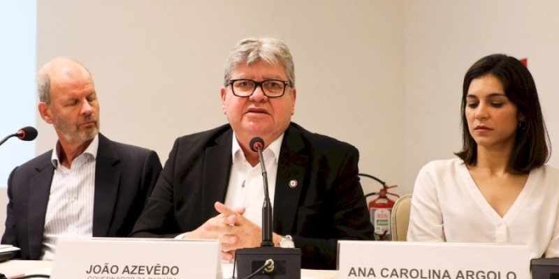 João Azevêdo destaca união de forças dos estados do Nordeste para investimentos em segurança hídrica em seminário do Banco Mundial