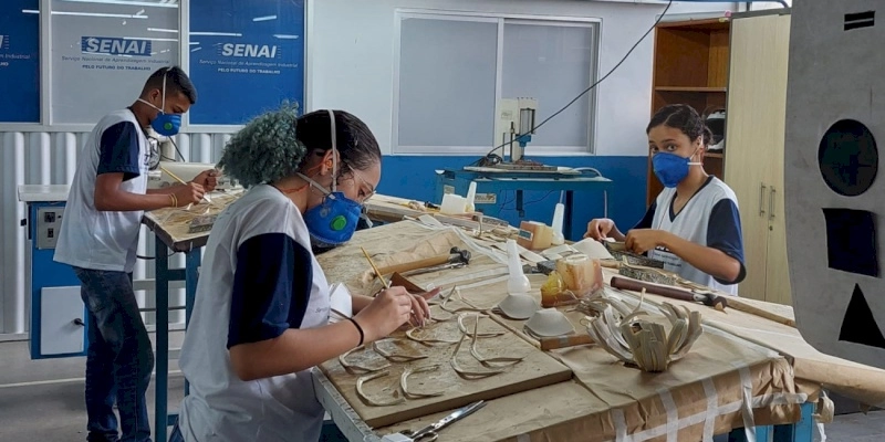 SENAI está com matrículas abertas para cursos de Confeccionador de Calçados e Almoxarife
