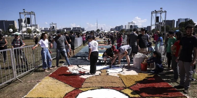 Festa religiosa de Corpus Christi reúne fiéis em várias cidades