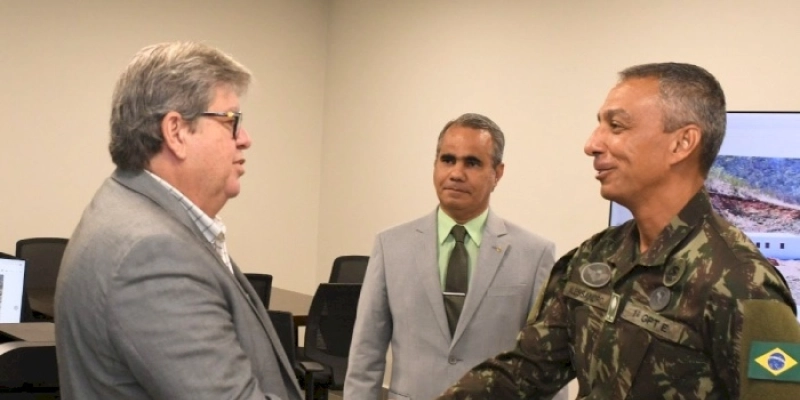 João Azevêdo recebe novo comandante do 1º Grupamento de Engenharia e discute parcerias para obras de infraestrutura
