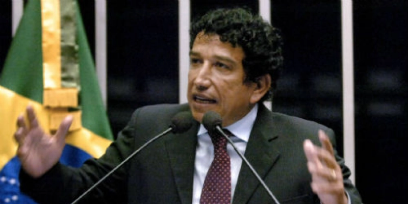 “Potencial” vice de Bolsonaro, Magno Malta diz que Brasil quer presidente “que não glamoriza vagabundo”