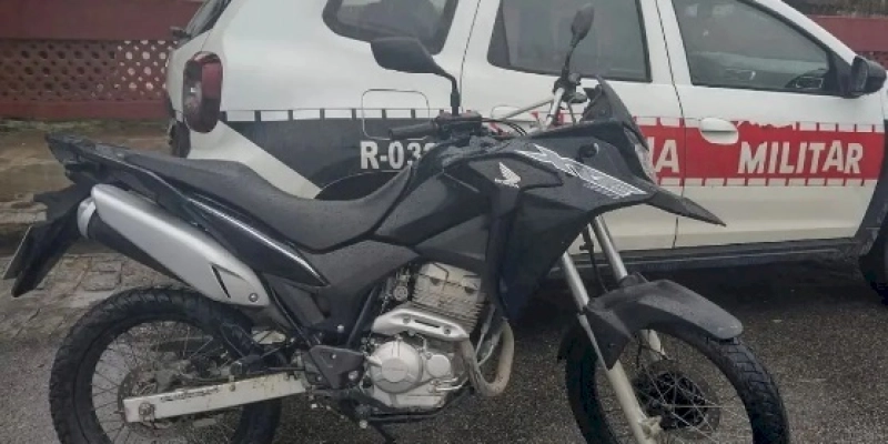 MAIS UMA – Moto avaliada em aproximadamente 25 mil reais que havia sido clonada é recuperada pela PM 