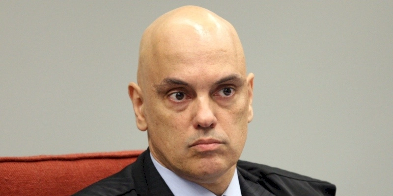 Bolsonaro representa Ministro Alexandre de Morais por abuso de Poder